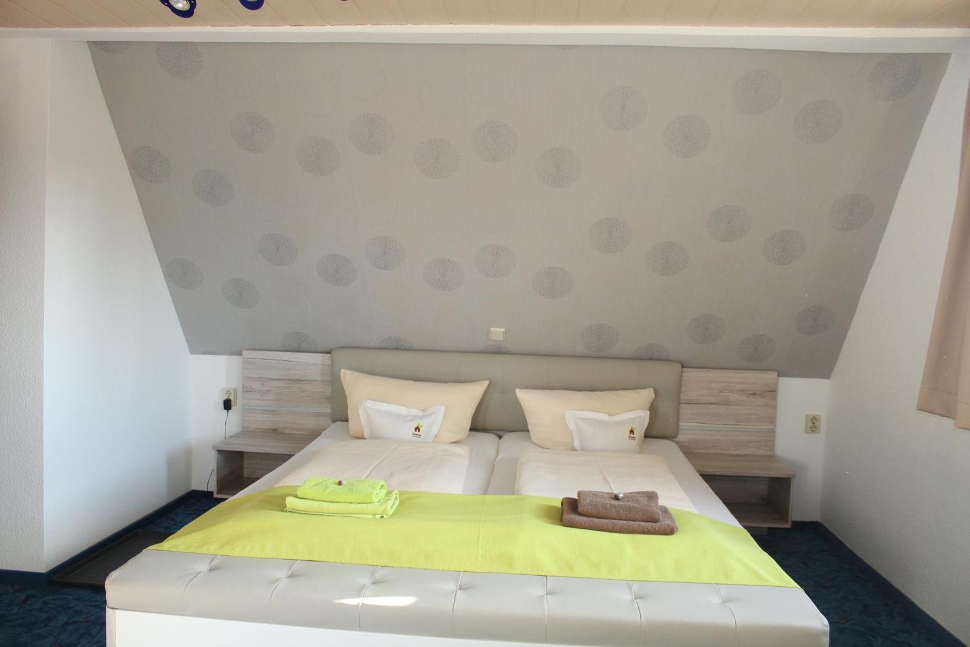 Kraeuterhotel Garni Zur Klostergrotte Nohra  外观 照片